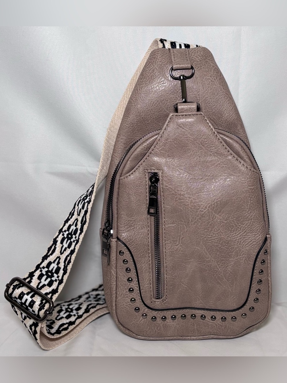 Sam & Hadley Sling Bag Tan with adjustable Guitar Strap Multi Pocket